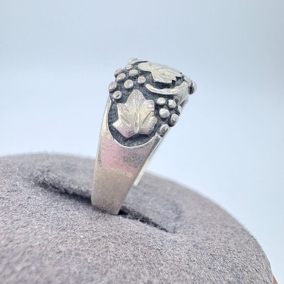 VTG Solid Sterling Silver 925 Leaf Floral Design Tapered Band Ring Size 6.25 - Picture 3 of 8